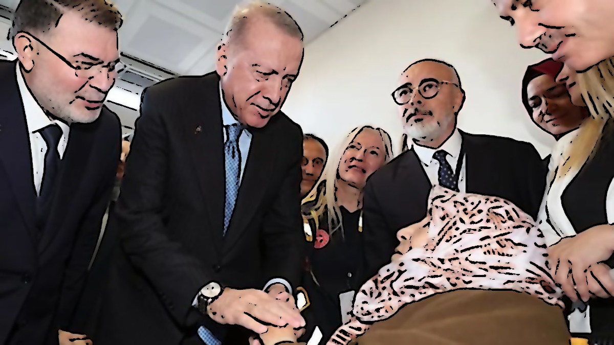 Erdoğan'ın İzmir Kongresinde 102 Yaşındaki Gülsüm Sakallı ile Duygusal Anlar