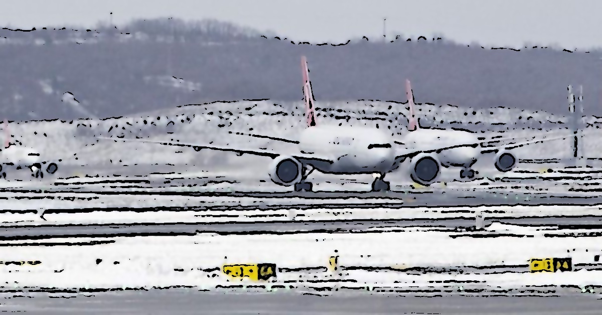 İstanbul'da Olumsuz Hava Koşulları Uçuşları Etkiliyor