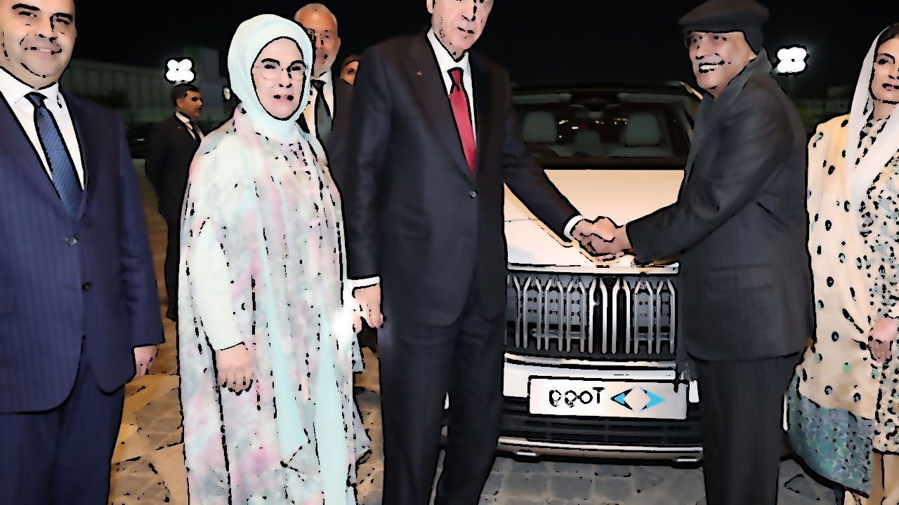 Cumhurbaşkanı Erdoğan, Pakistan'da Togg Armağan Etti