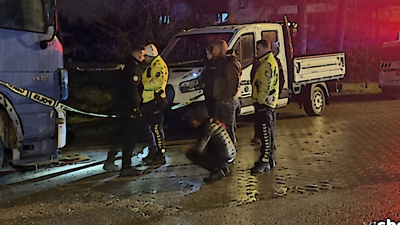 Hendek'te TIR Tamiri Sırasında Feci Kaza: Kazım A. Yaralandı