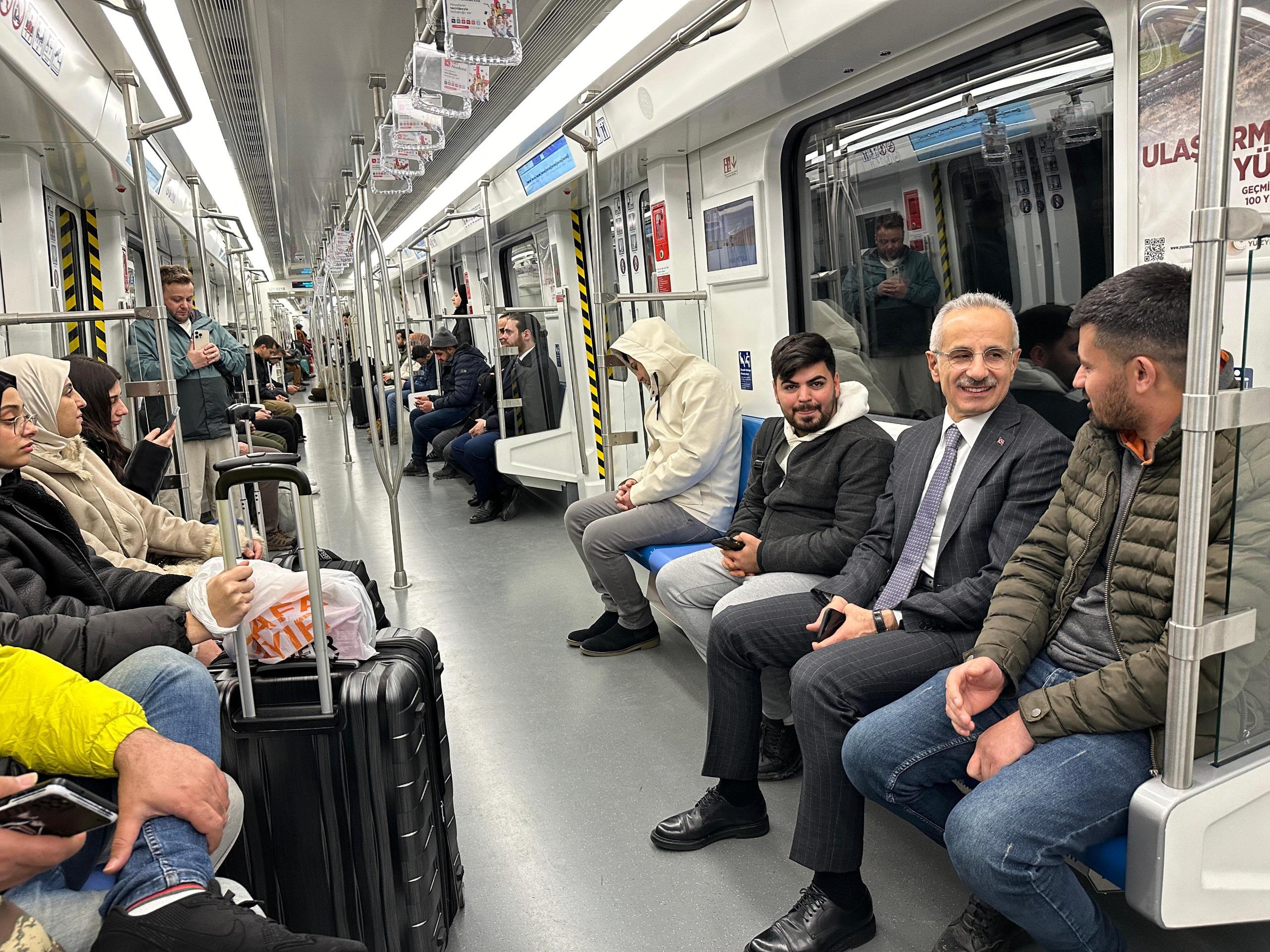 Türkiye'nin En Hızlı Metro Hattı Yolcu Rekoru Kırdı